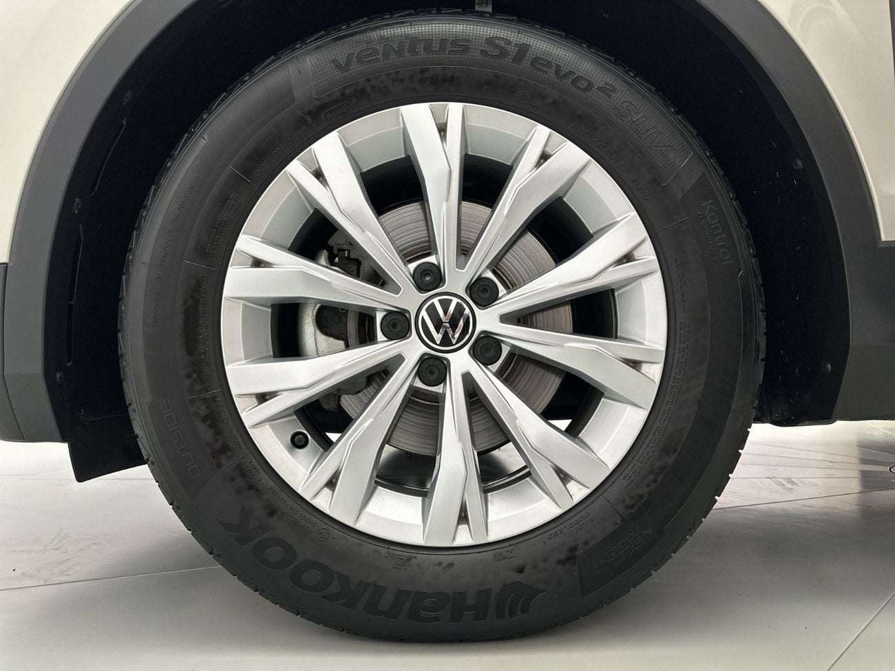 Volkswagen Tiguan LIFE 1.4L | VW Certified | Smart Tech Edition with Camera and Sensors | GCC Specs