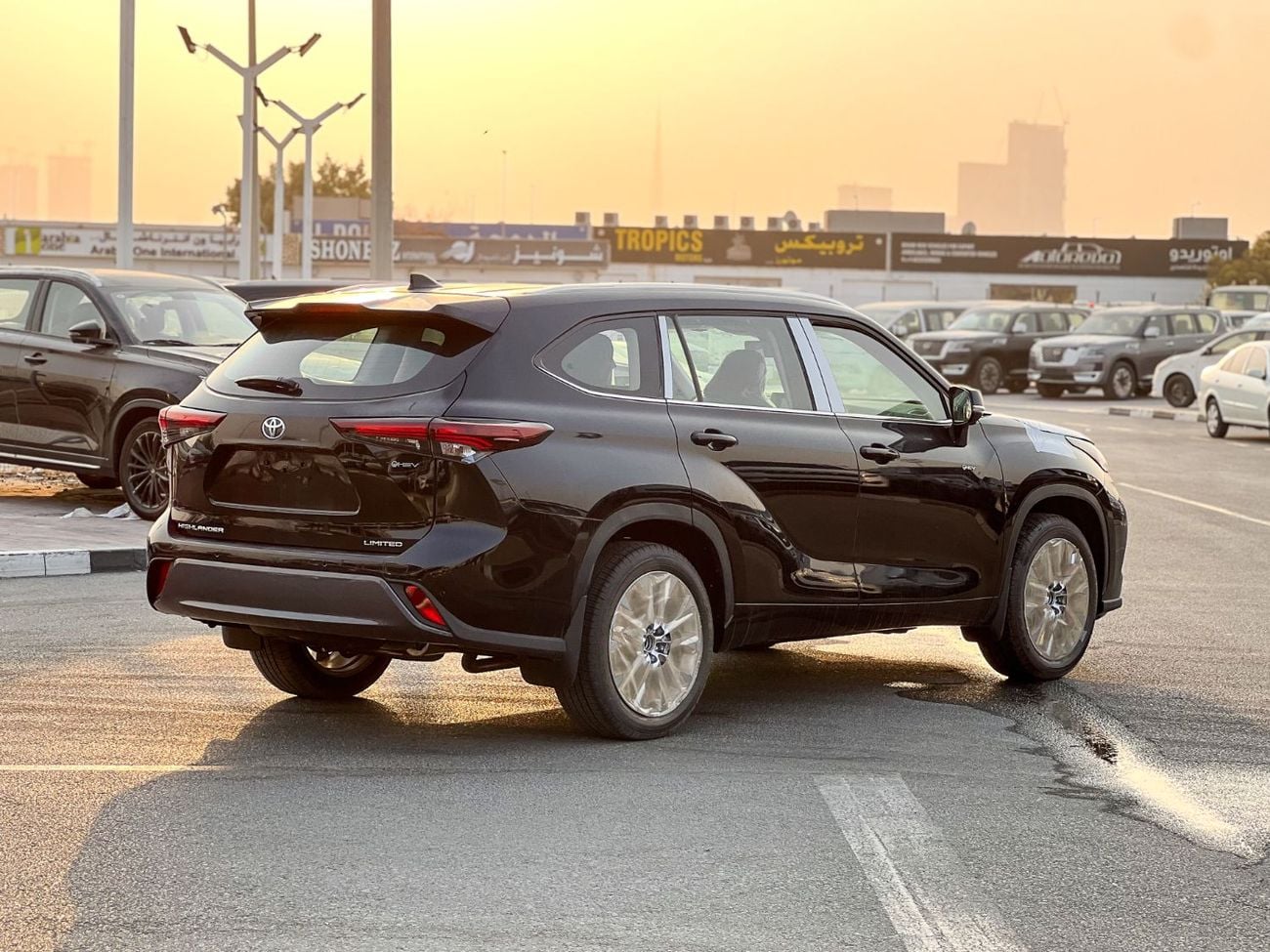 تويوتا هايلاندر LTD HEV 2.5L - EXPORT ONLY