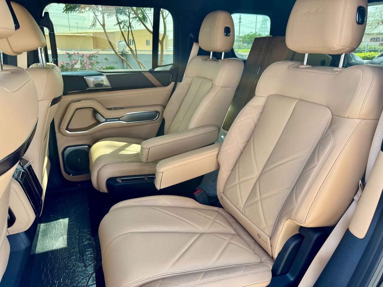 بي واي دي ليوبارد 8 BYD LEOPARD 8 FLAGSHIP / 7 SEATS / 2.0L HYBRID (PLUG-IN) / 939 HP / WARRANTY (10 YEARS)