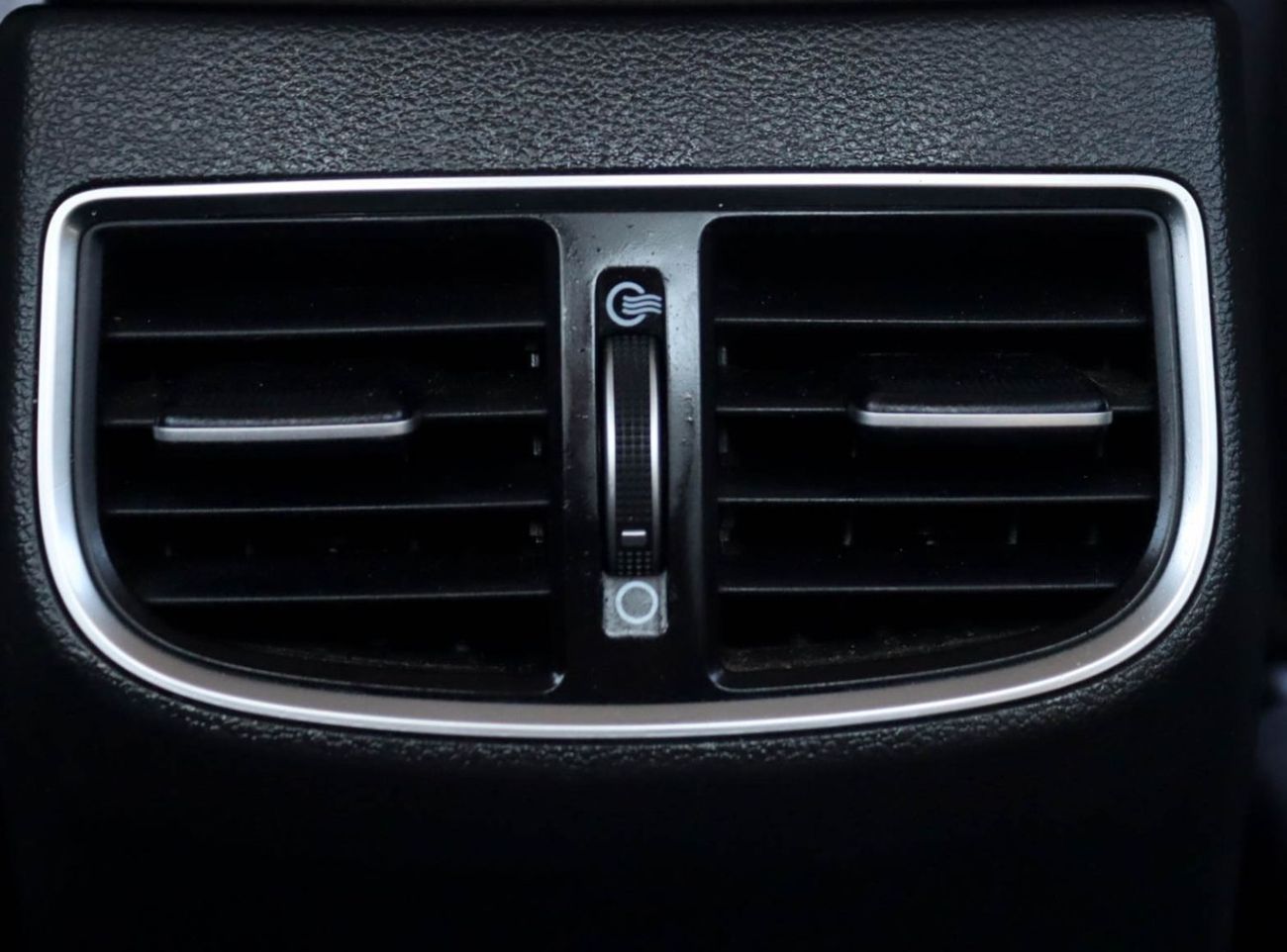 Hyundai Elantra GL 1.6L Hyundai Elantra 1.6L 2019  GCC accident-free in excellent condition 863 P.M