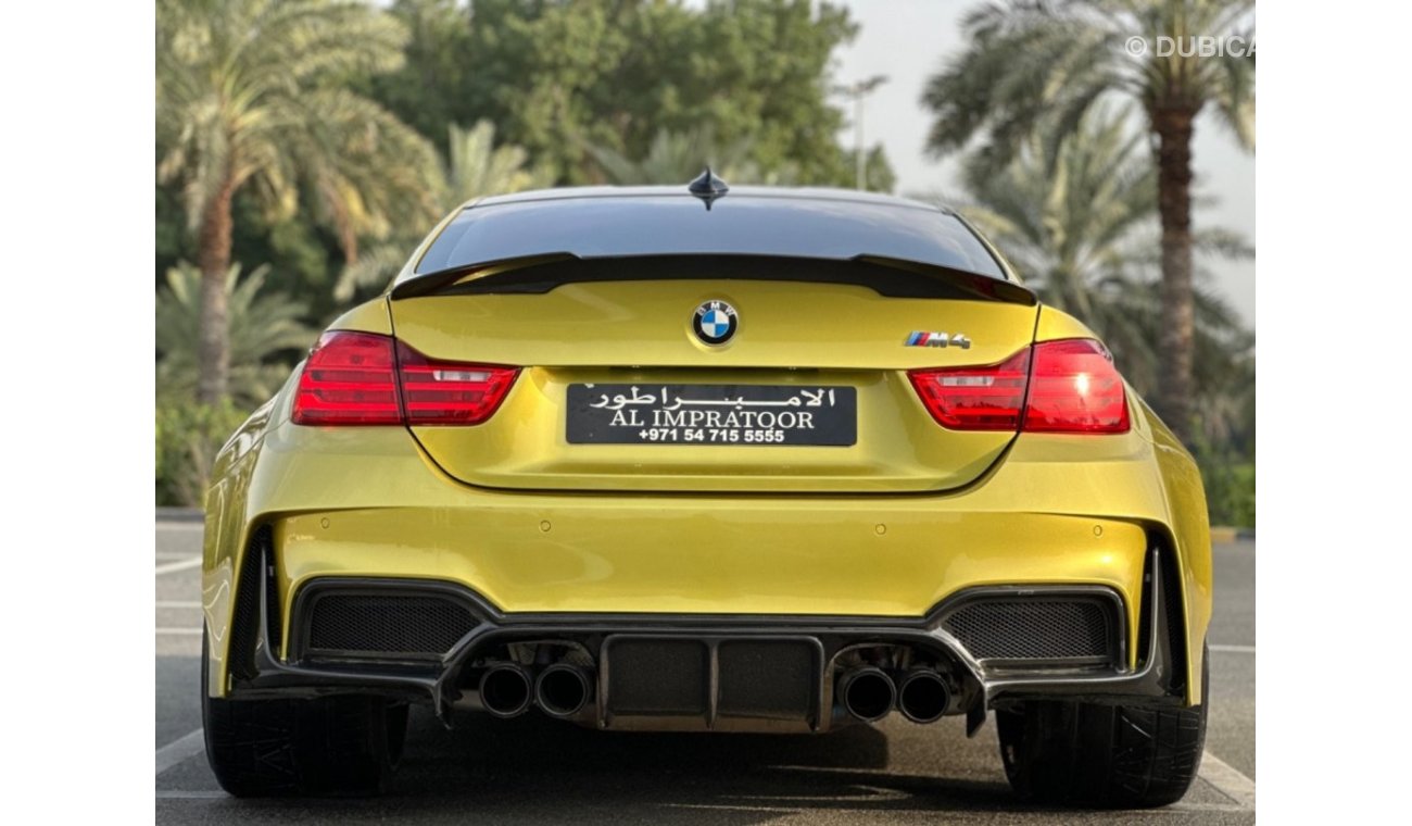 BMW M4 Std BMW M4 GTRS4 2015