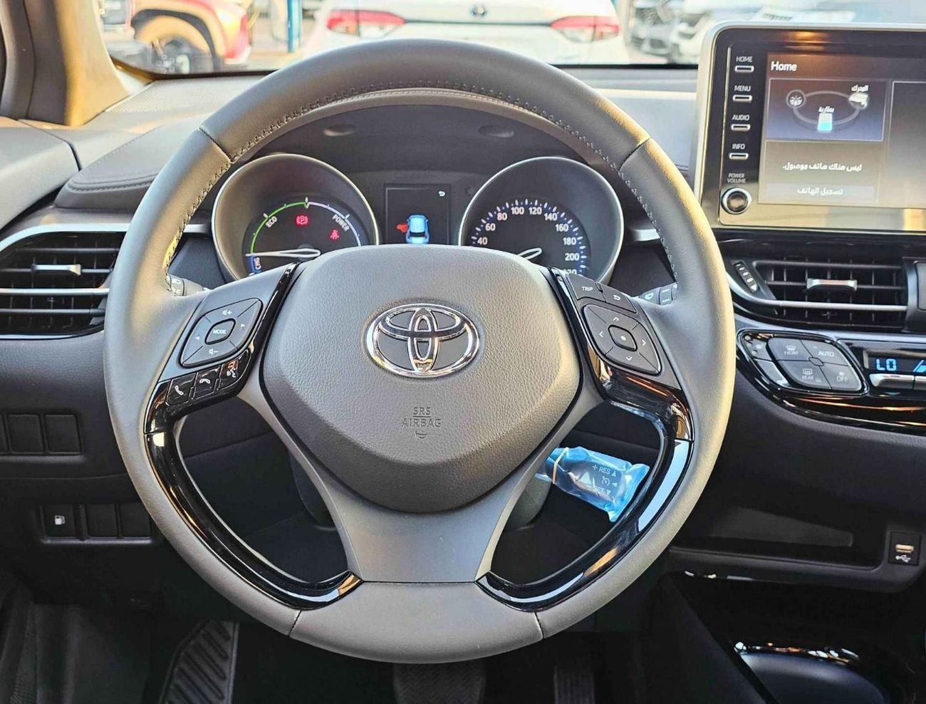 تويوتا CHR LUXURY / 1.8L HYBRID / DOUBLE TONE / PUSH START / LEATHER SEATS / FULL OPTION (CODE# 67991)