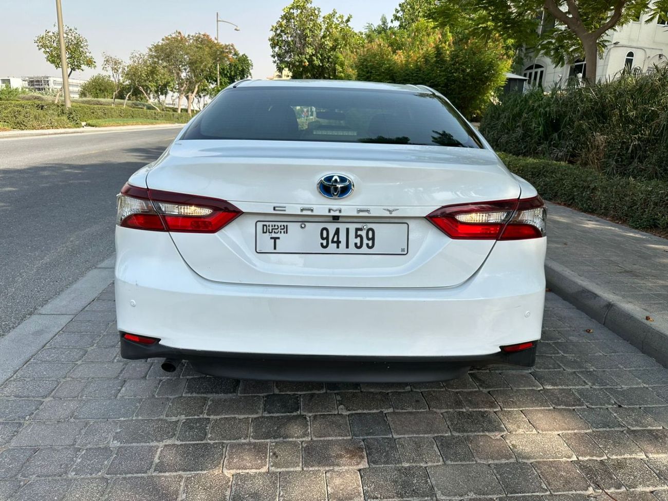 Toyota Camry LE Hybrid 2.5L