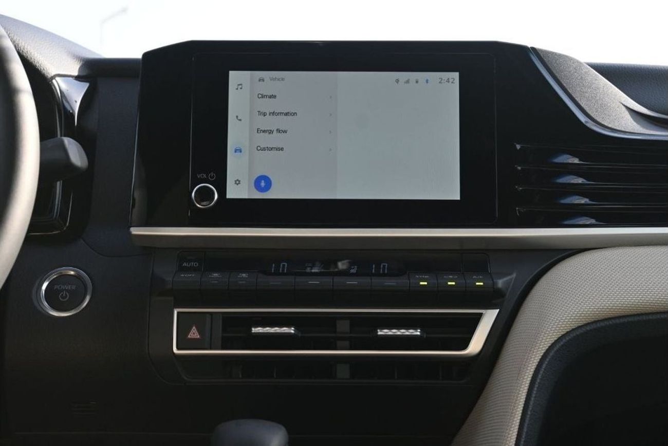 Toyota Camry Toyota Camry LE 2.5L Hybrid, Model 2025 Color White (Export Price)