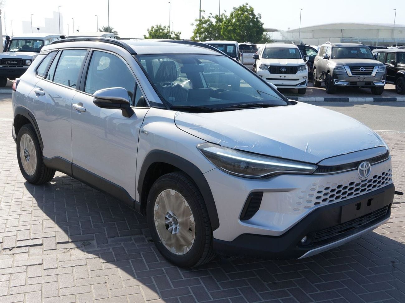 Toyota Corolla Cross LTD HEV 2025 TOYOTA COROLLA CROSS 1.8L HYBRID PET A/T SUNROOF FULL GCC BRAND NEW 0KM