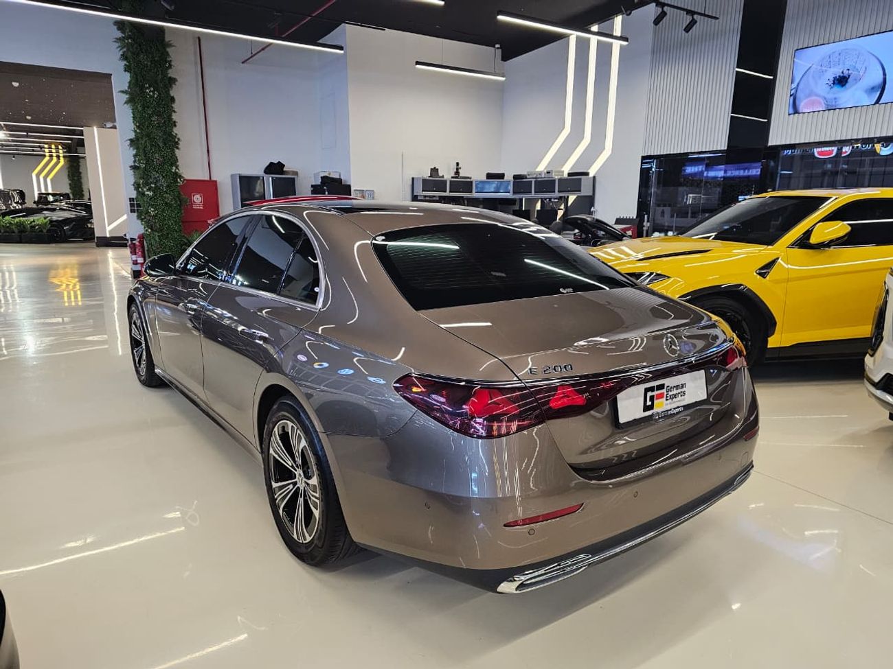 مرسيدس بنز E200 2.0L