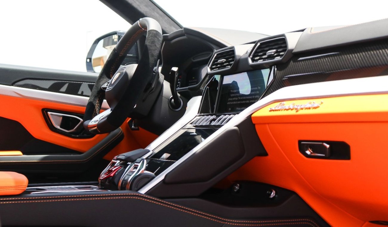 Lamborghini Urus *Carbon Package*Style Package* Premium Soundsystem*Orange Callipers*Rare TV