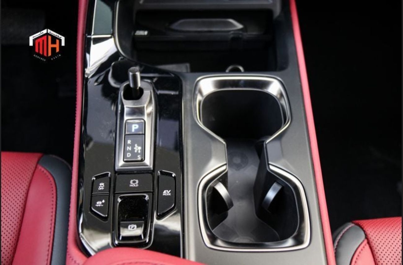 لكزس NX350 Lexus NX350h Standard Hybrid 2026 – هايبرد ستاندرد | فتحة سقف | أبيض خارجي | داخلية حمراء