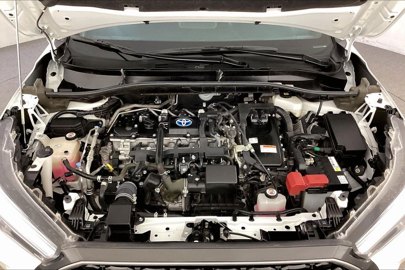 تويوتا كورولا كروس GLI | National Day Celebration | شامل الضمان | 0 ﺪﻔﻋﺓ ﺃﻮﻟﻯ