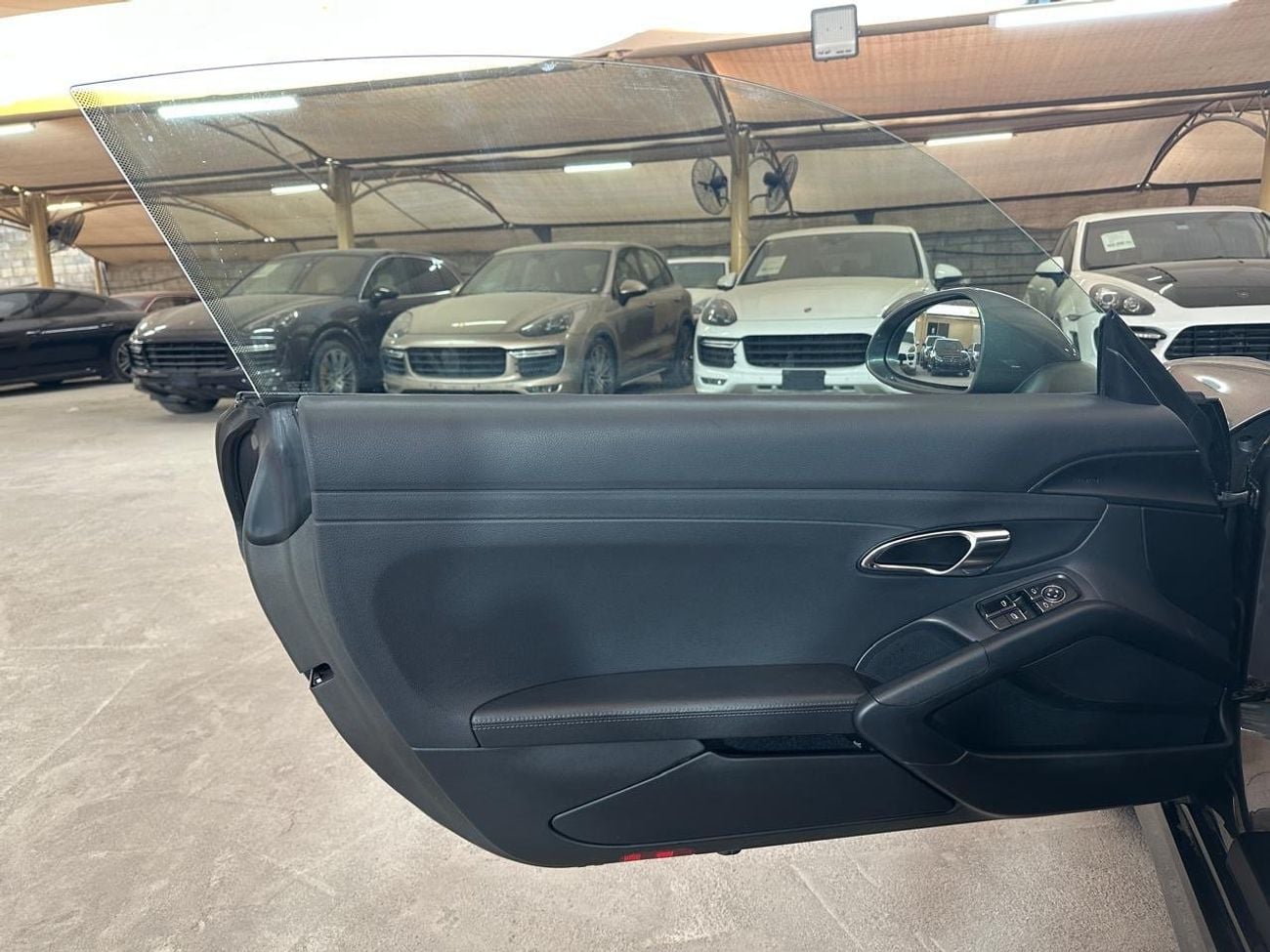 بورش كايمان PORSCHE CAYMAN S 2014 | MANUAL TRANSMISSION! | LOW MILEAGE | 19-INCH RIMS