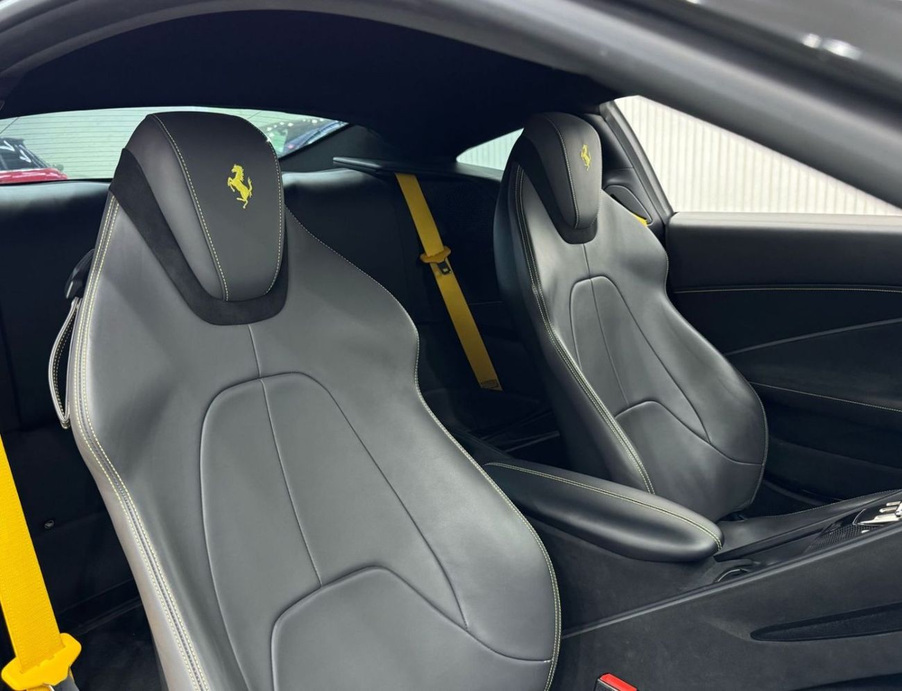 فيراري روما 2021 Ferrari Roma Coupe, 1 Year Warranty, Full Agency Service History, GCC