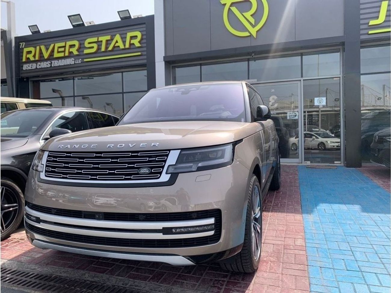 لاند روفر رينج روفر P400 LWB AUTOBIOGRAPHY 3.0L PETROL AWD