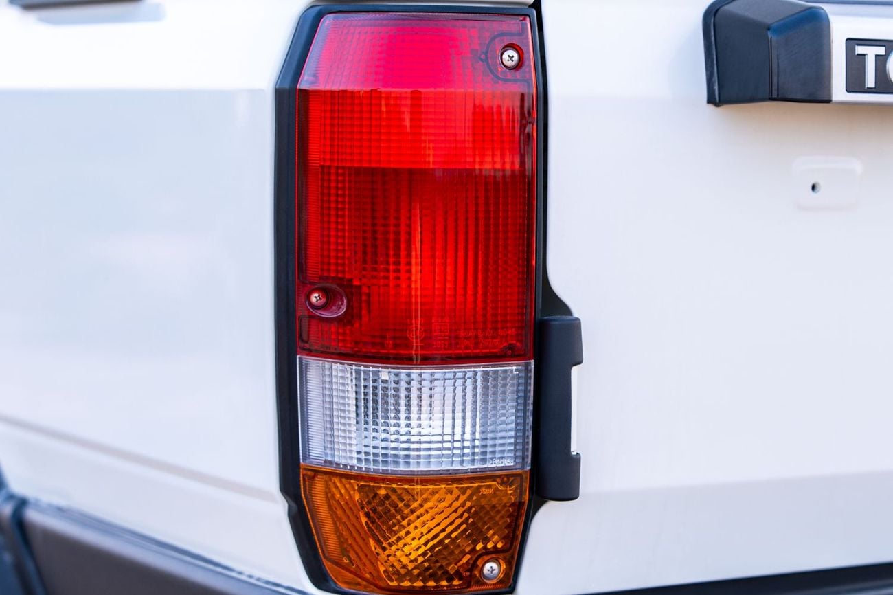 تويوتا لاند كروزر 76 Toyota Land Cruiser 2025 LC76 9-seater 4.2Ldiesel manual 4x4