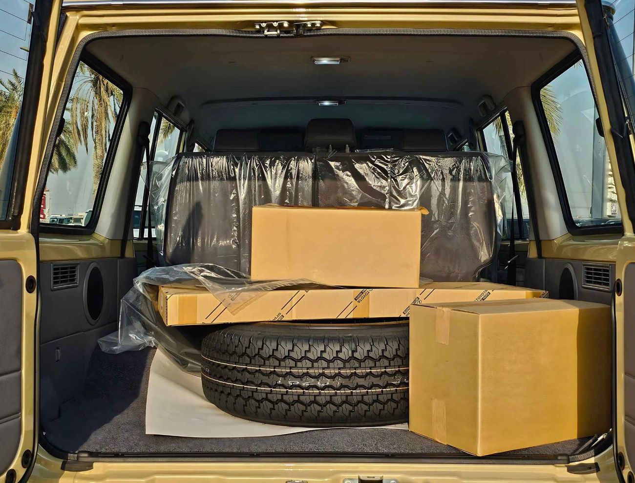 Toyota Land Cruiser 70 4.0L PETROL V6, WOOD,STEERING / WINCH SNORKEL,HIGH OPTION (CODE# 68030)