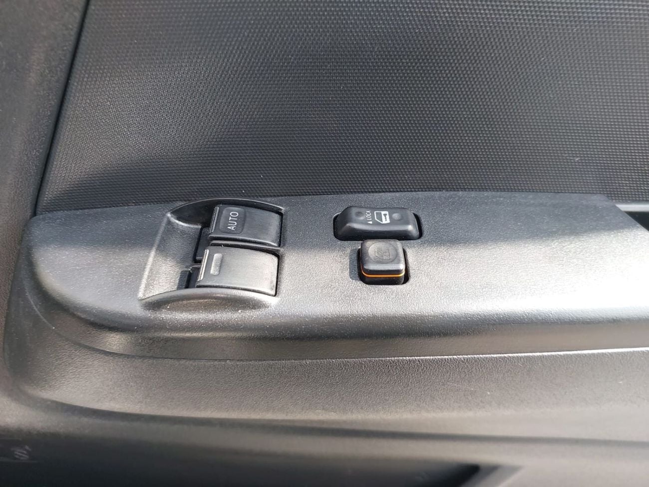 تويوتا هاياس (RAMADAN OFFER) TOYOTA HIACE COMMUTER VAN RHD 2018 MODEL 3.0 L DIESEL AUTOMATIC(PM36021)