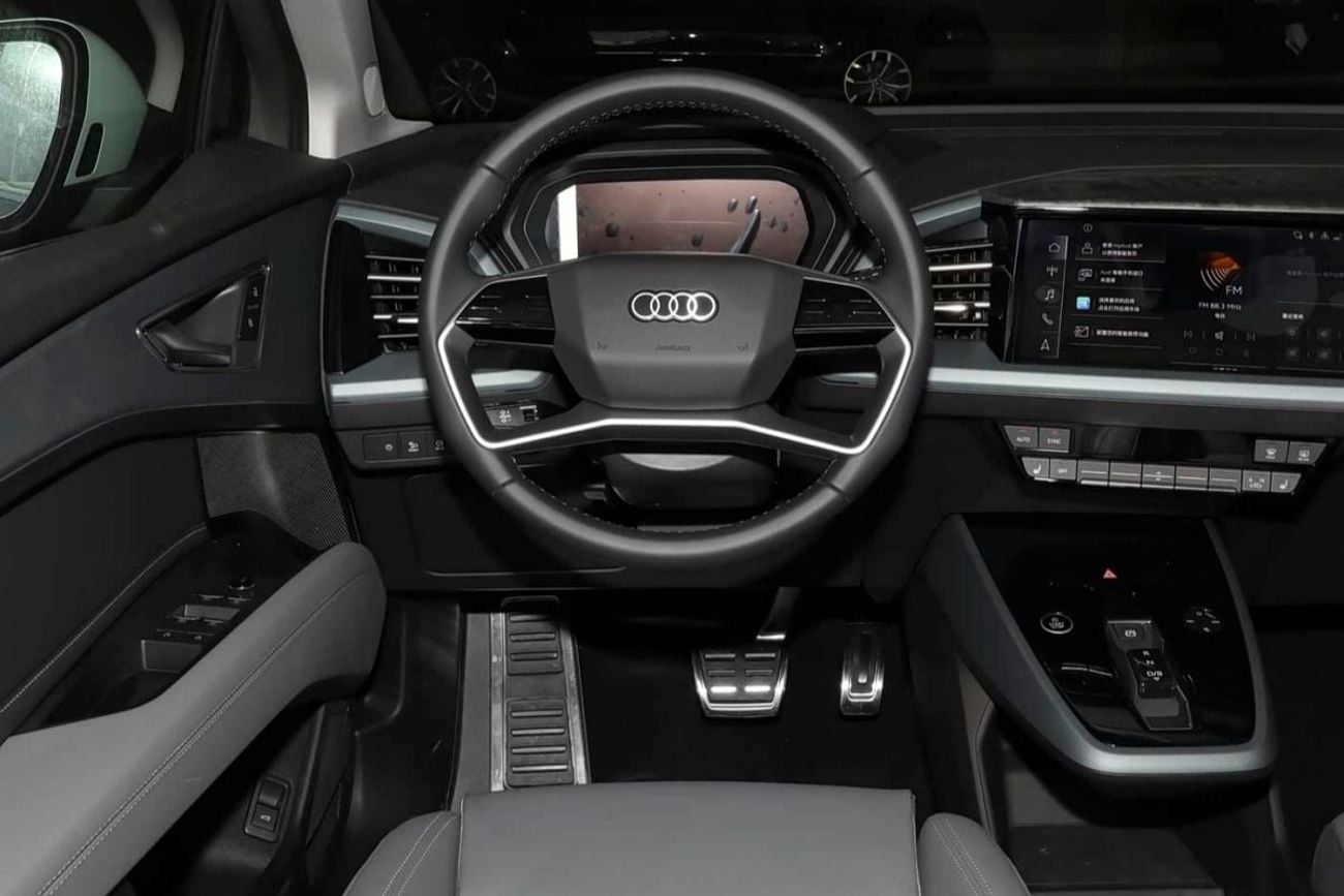 Audi Q5 40 E-TRON (NON GCC)