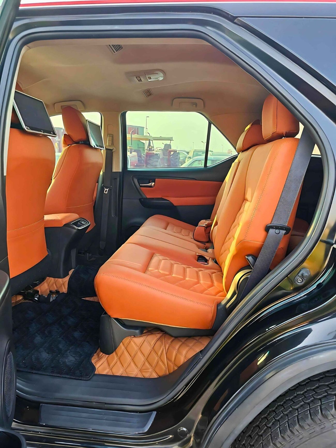 Toyota Fortuner EXR V4 / BLACK  EDITION / FULL OPT / WHITE  ROOF /LOT#8540