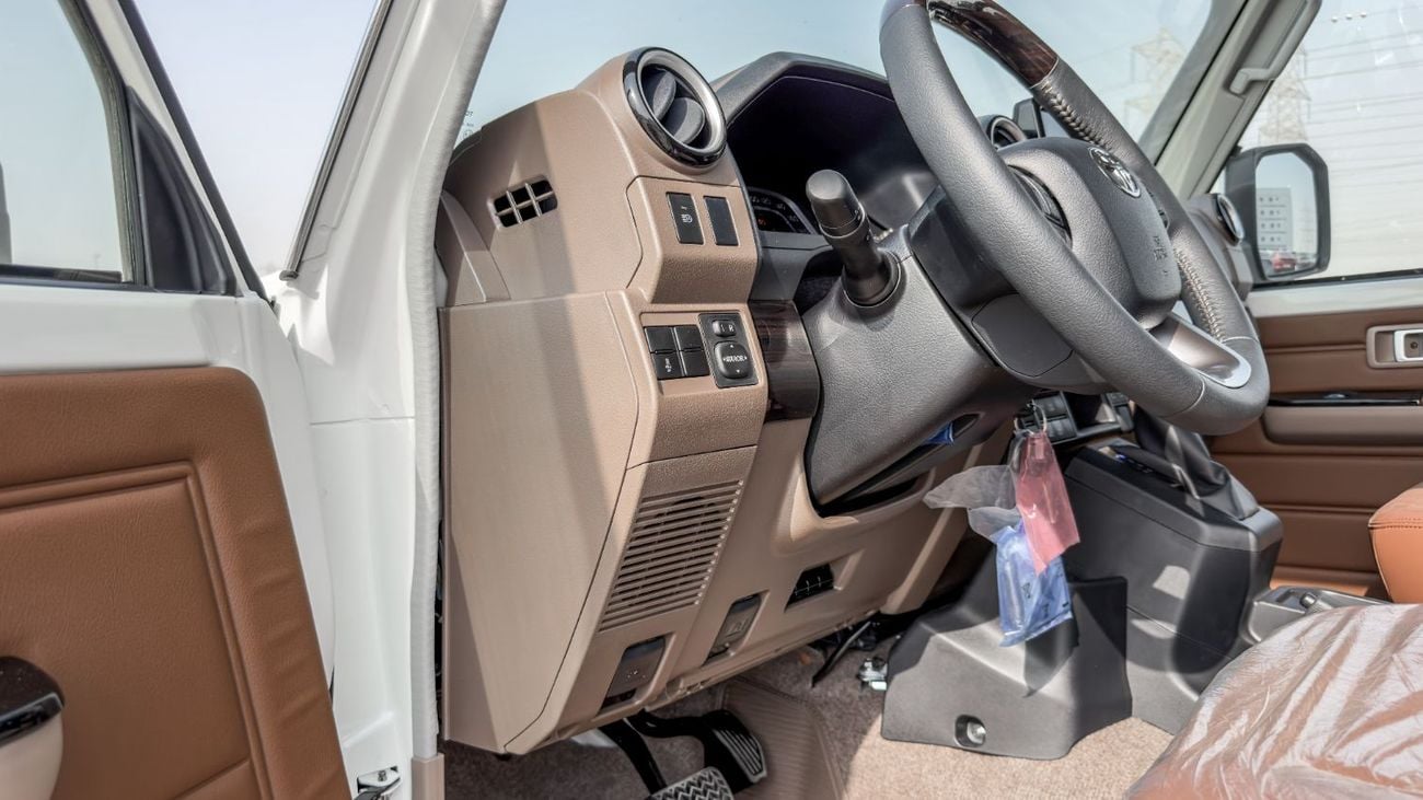 تويوتا لاند كروزر 70 LC76 LX 2.8L AT Diesel 2026 (White-Brown) Omani