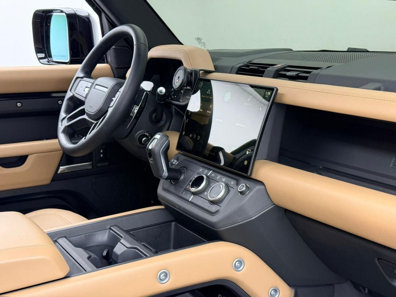 لاند روفر ديفندر 2026 Land Rover Defender 110 P525 V8, 5 Years LR Warranty + Service Pack, Fully Loaded, GCC