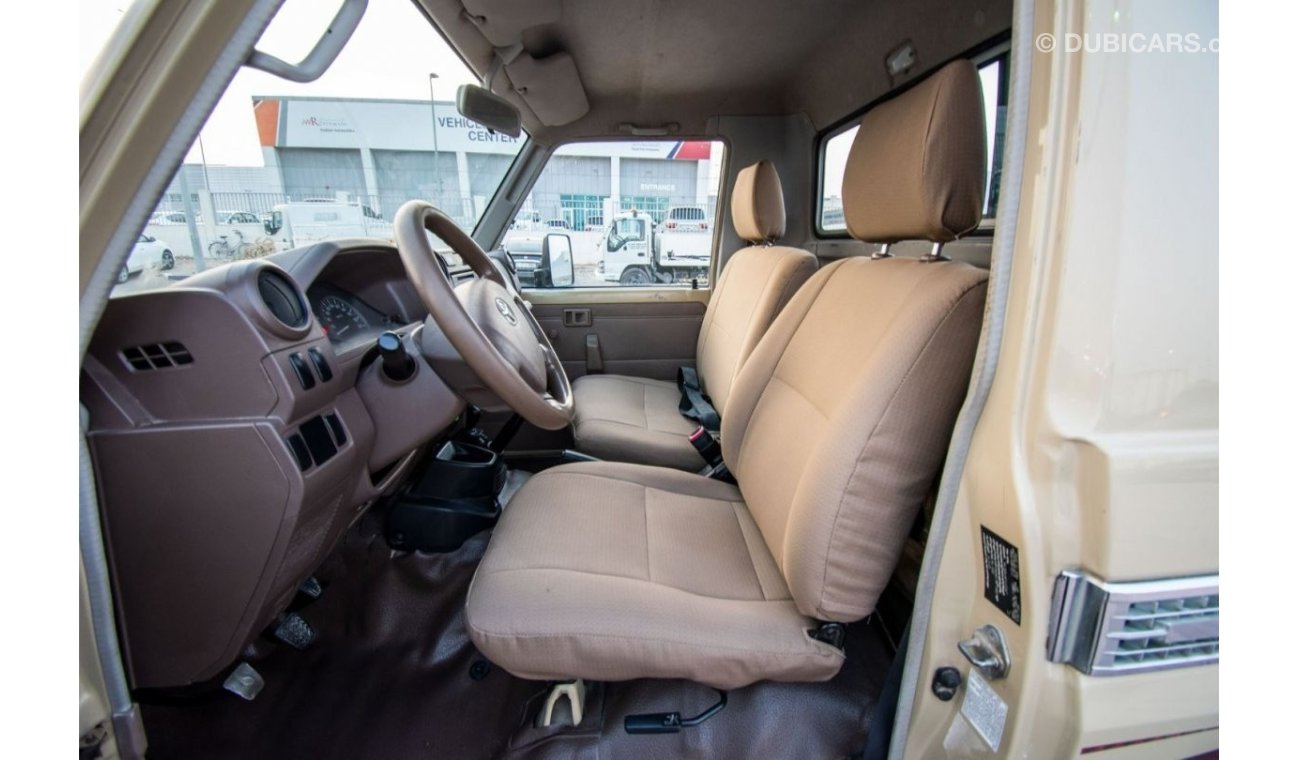 Toyota Land Cruiser Pick Up 2015 | TOYOTA LAND CRUISER | PICKUP SINGLE CABIN | 4WD 4.0L V6 | GCC | | SPECTACULAR CONDITION | FLE