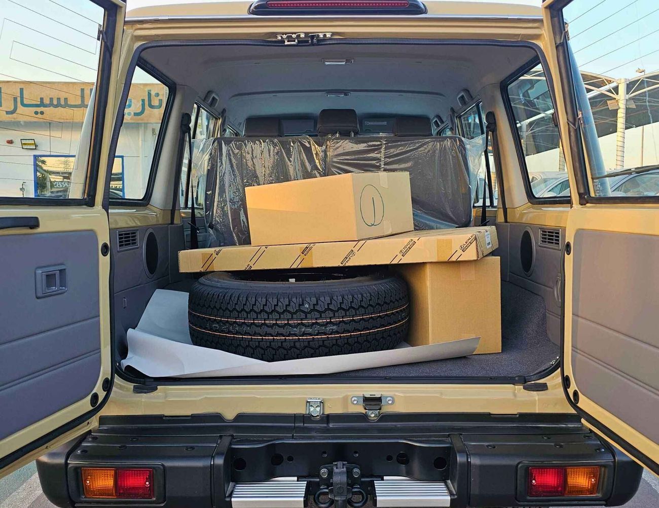 تويوتا لاند كروزر 70 LC76 / STD-HIGH OPTION / 4.0L PETROL V6 / M/T / WOOD / STEERING / WINCH SNORKEL (CODE # LC76)