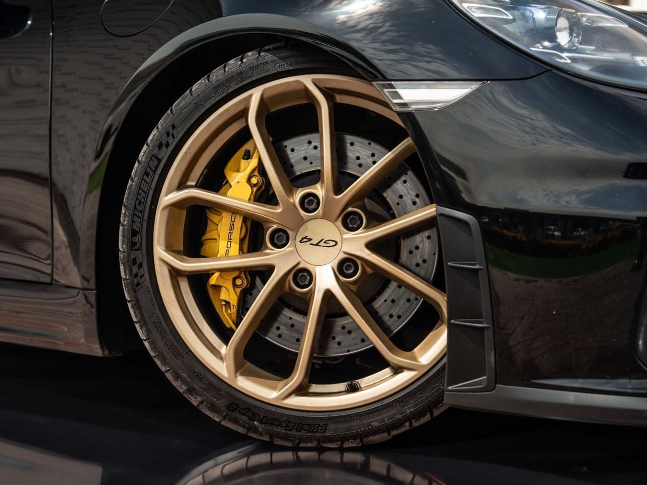بورش كايمان 718 GT4 4.0L (420 HP) M/T