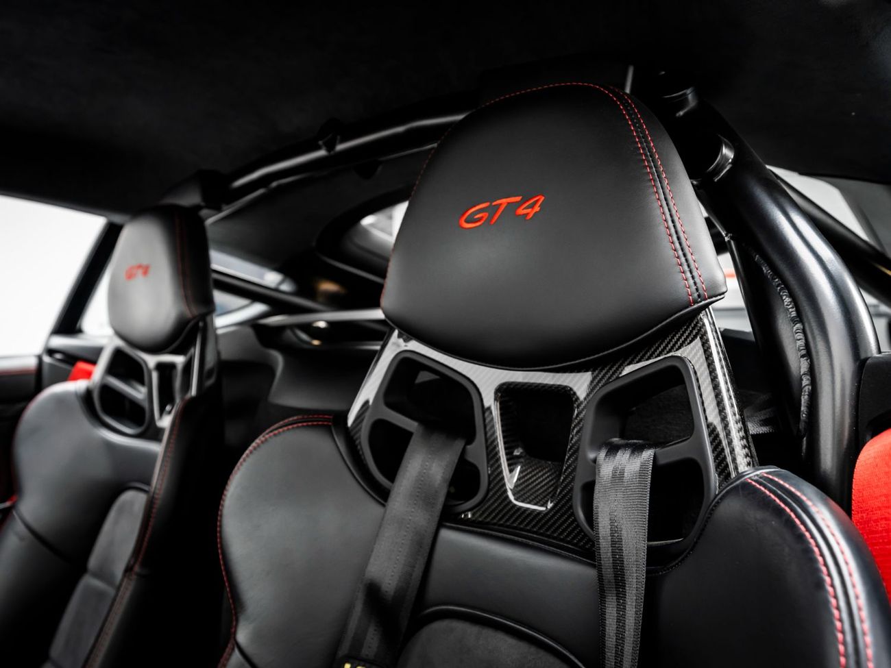بورش كايمان 718 GT4 4.0L (414 HP) M/T