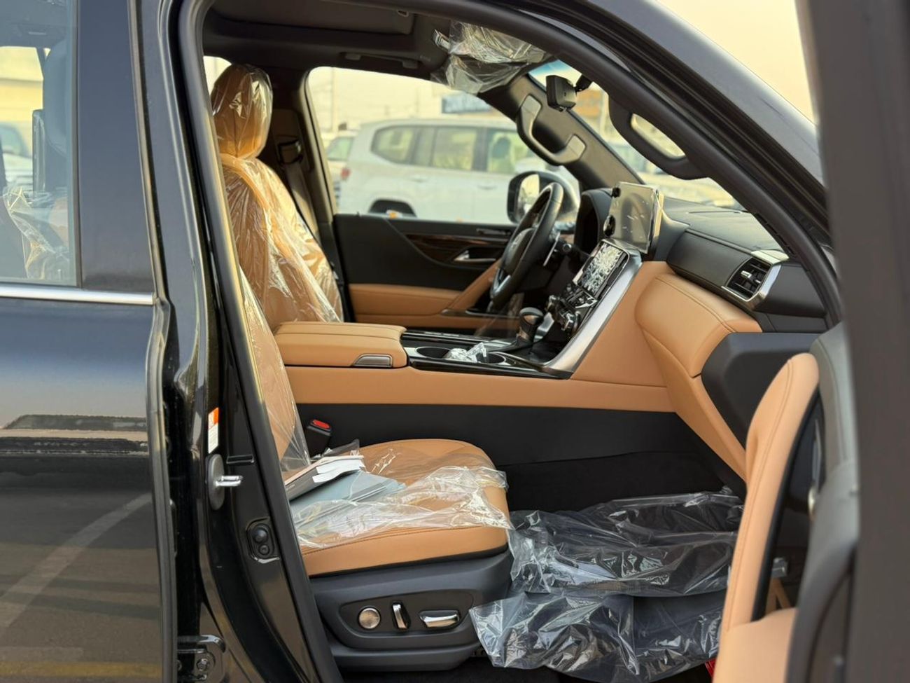 لكزس LX 700h Signature