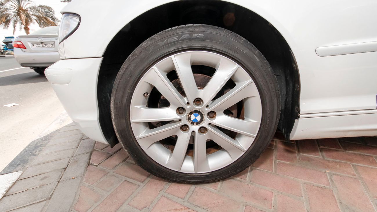 بي أم دبليو 325 i