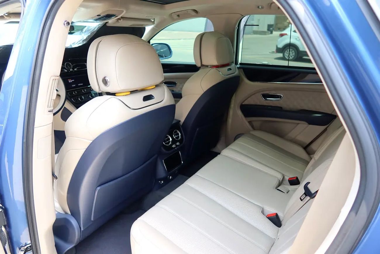 Bentley Bentayga AZURE | GCC Specs | Under Warranty | Accident Free