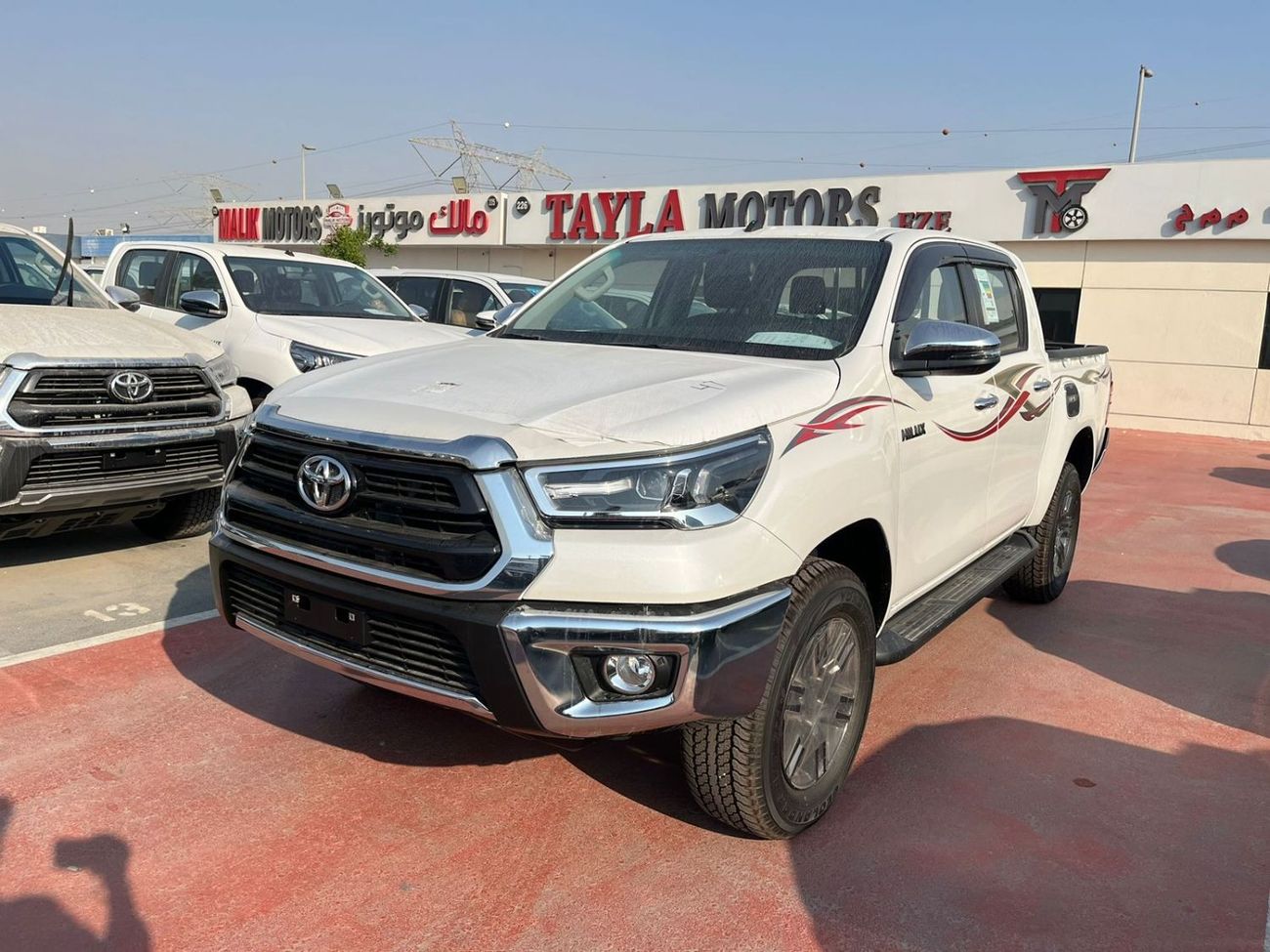 تويوتا هيلوكس TOYOTA HILUX 2.7 AT FULL OPTION WITH PUSH START WHITE YEMEN SPEC 2025