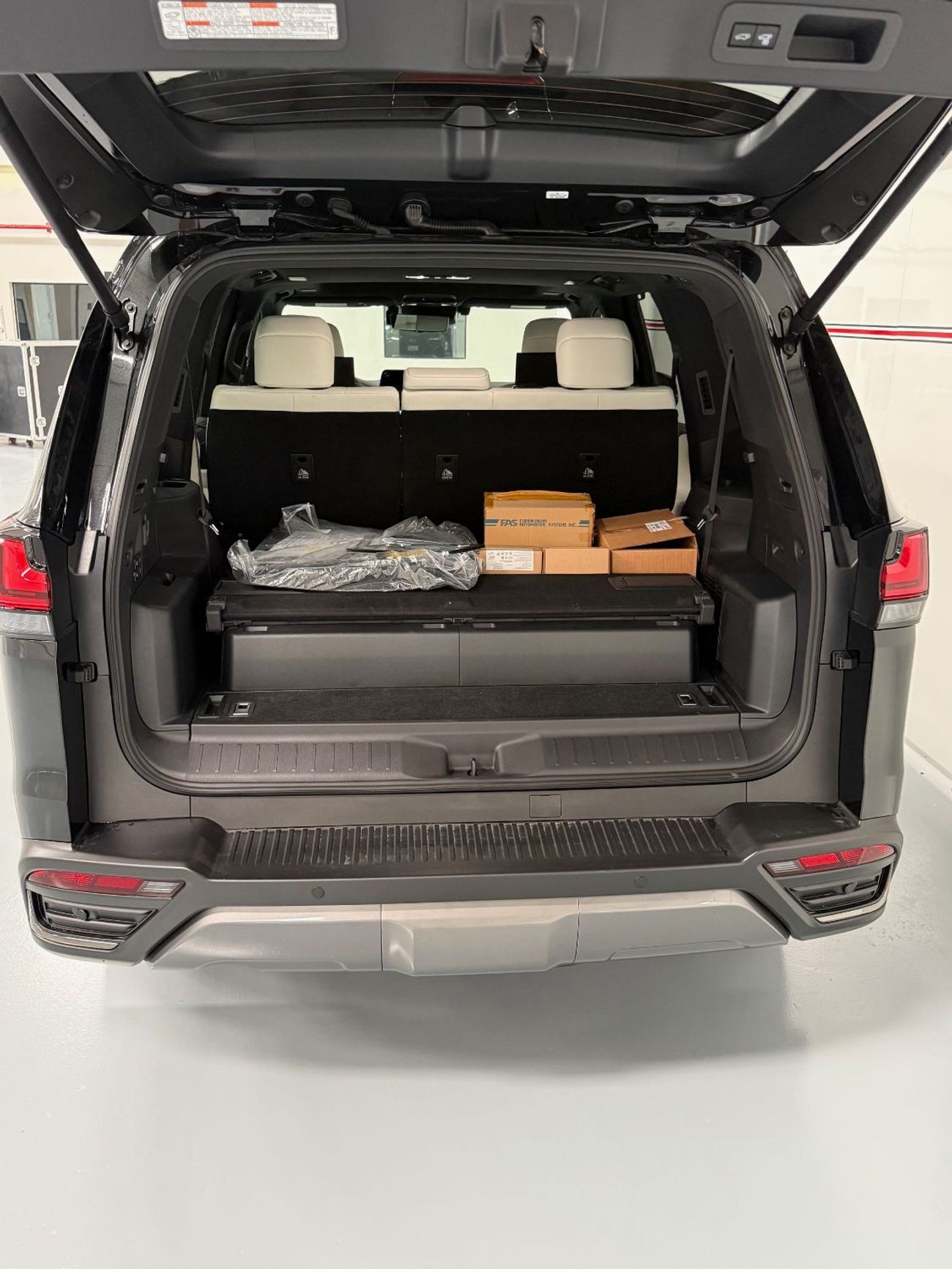 لكزس LX 700h LUXURY version US spec