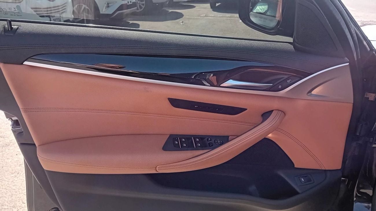 بي أم دبليو 520i Std 2.0L