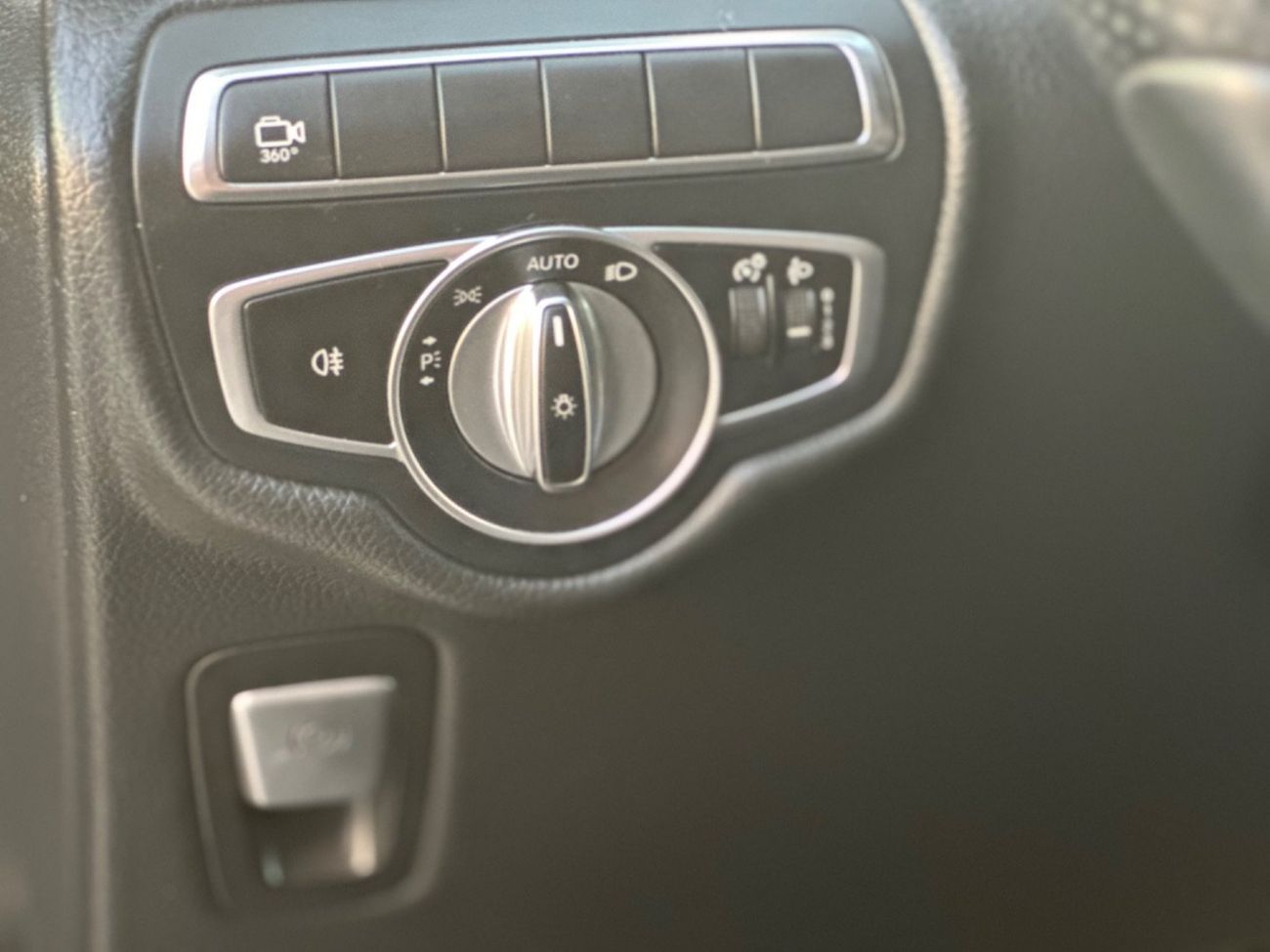 مرسيدس بنز V 250 موديل 2019 خليجي حاله ممتازه من الداخل والخارج صبغ الوكاله مالك واحد من الوكاله