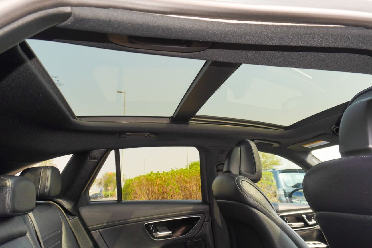 Mercedes-Benz GLC 300 MERCEDES GLC300 4Matic II 2024 II FULL LOADED