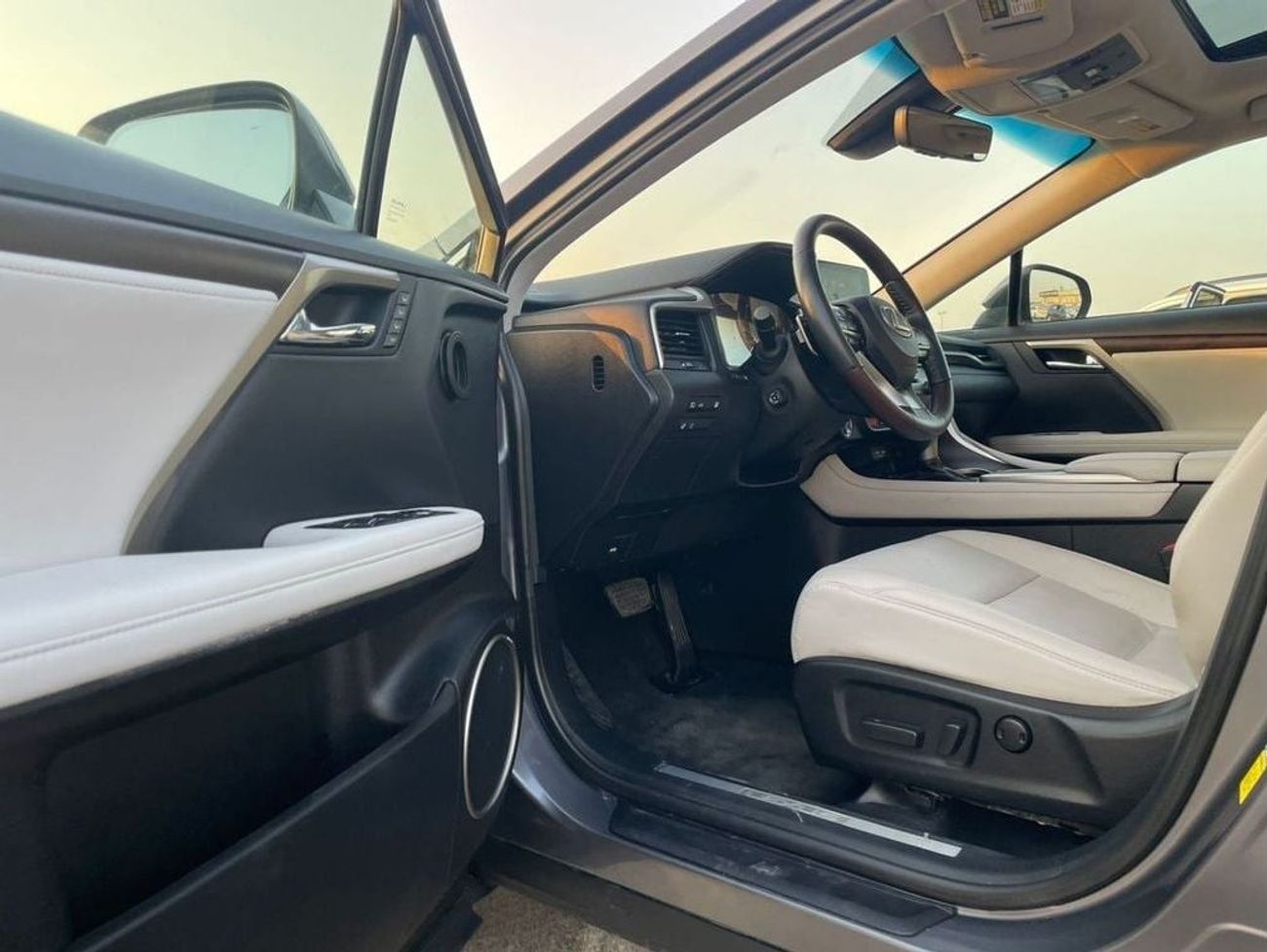 Lexus RX450h 2022 Lexus RX450h Hybrid 3.5L V6 - Full Option Premium+  Big Screen - 360* CAM Radar & Sensor Wirele