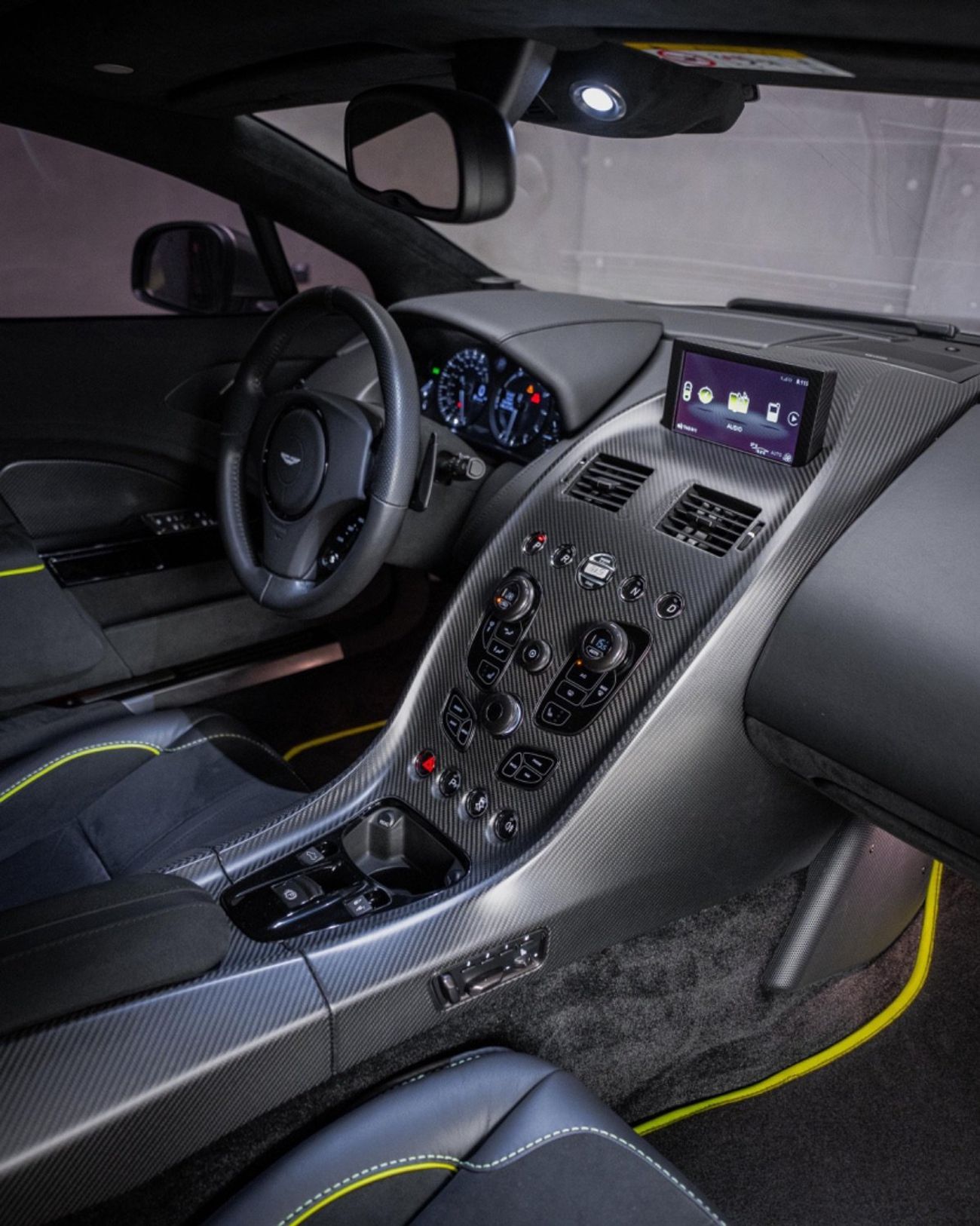 أستون مارتن DB11 AMR 5.2L