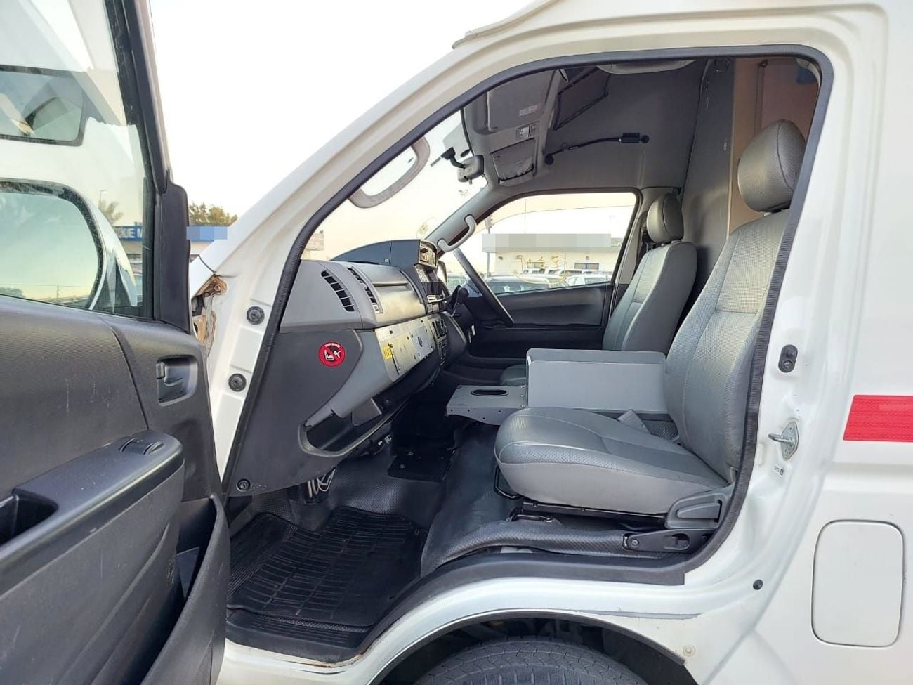 Toyota Hiace TOYOTA HIACE AMBULANCE VAN RIGHT HAND DRIVE(PM11334)