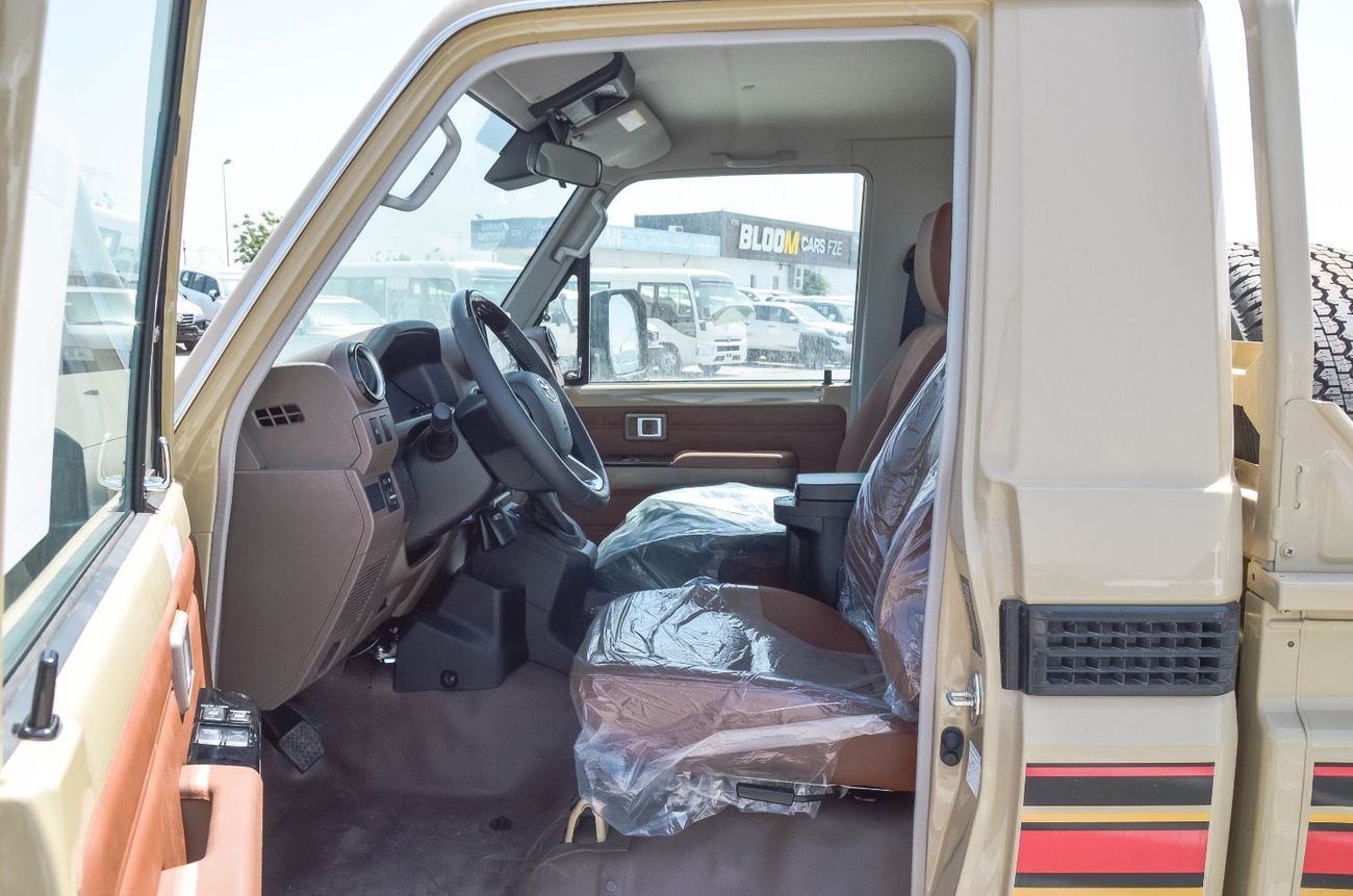 تويوتا لاند كروزر بيك آب TOYOTA LAND CURISER 79 4.0L 4WD PETROL SC PICKUP 2025