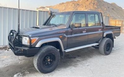 Toyota Land Cruiser Pick Up DIESEL 4.5 LITER ,RIGHT HAND DRIVE ,ONLY FOR EXPORT AVAILABLE