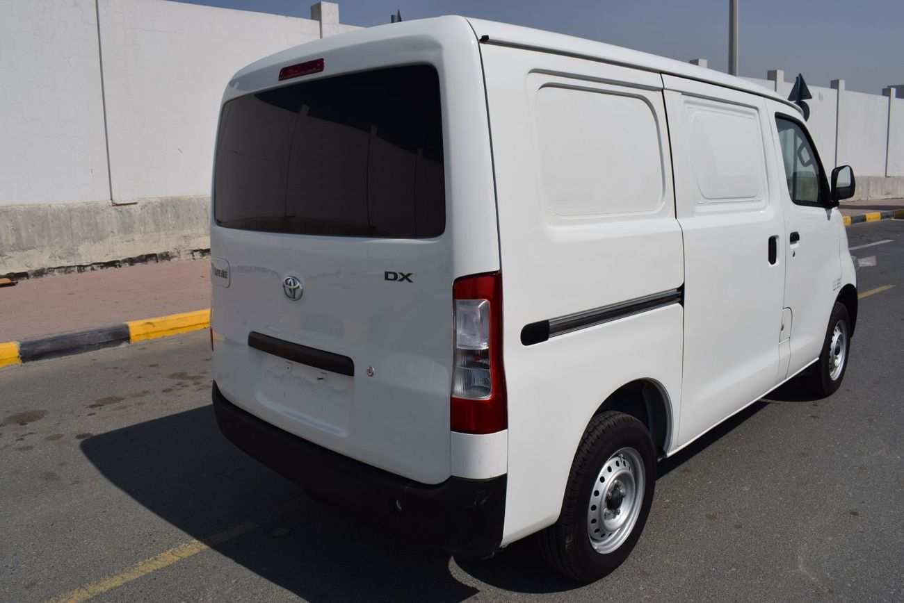 تويوتا لايت آيس Standard Van