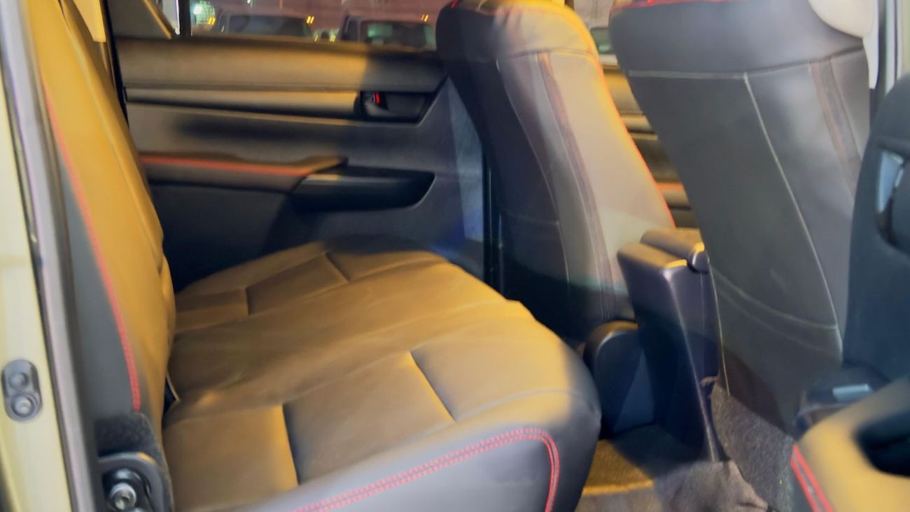 تويوتا هيلوكس OFF-ROAD MODIFIED | AWNING CAMPING TENT | 2.8L DIESEL | MT | 2023 | REAR VIEW CAMERA