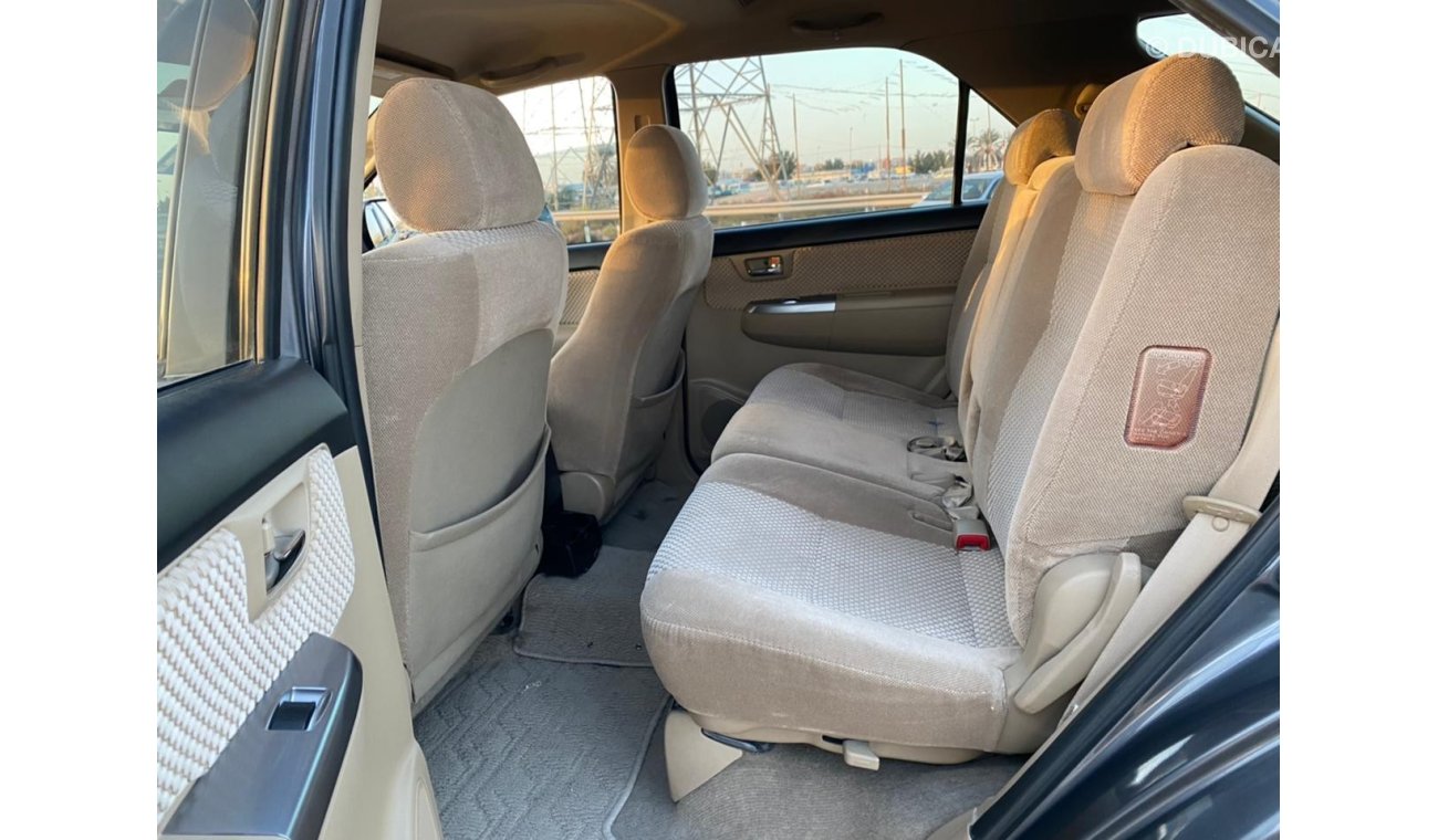 تويوتا فورتونر 2015 TOYOTA FORTUNER /2.7L V4 WITH 3 KEY / Very well maintained vehicle