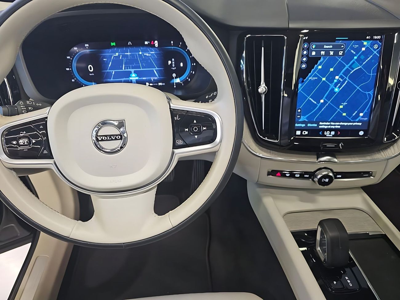 Volvo XC60 2023 Volvo XC60-B5 / GCC / Dealer warranty and service contract