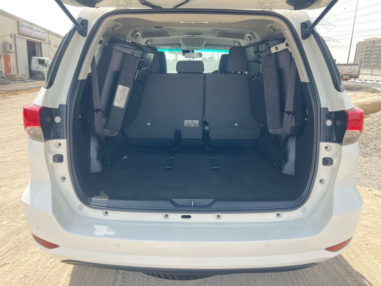 تويوتا فورتونر 2,8 LITER ,DIESEL RIGHT HAND DRIVE PUSH START