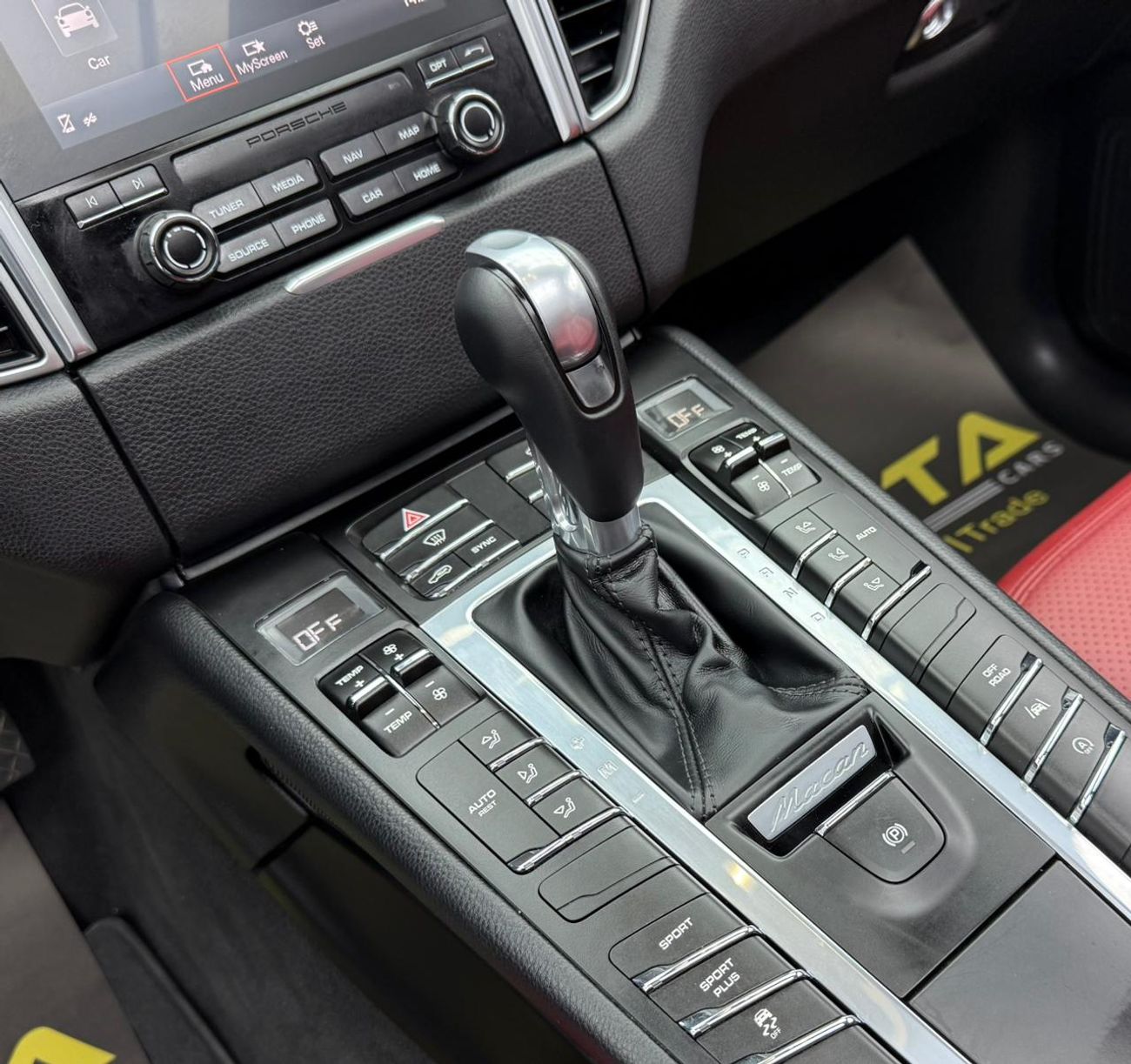 Porsche Macan Std 2.0L (252 HP) 2018 Porsche Macan, Warranty, Full Service History, Excellent Condition, GCC