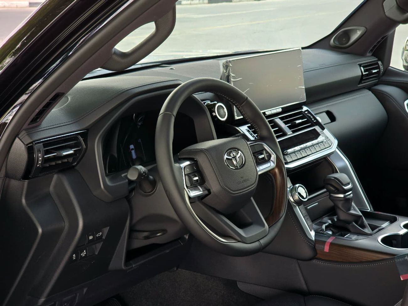 تويوتا لاند كروزر LC300 VX 4.0 - HIGH OPTIONS - MEMORY SEAT - JBL SOUND SYSTEM - RADAR - 2025 MODEL - BLACK INSIDE BLA