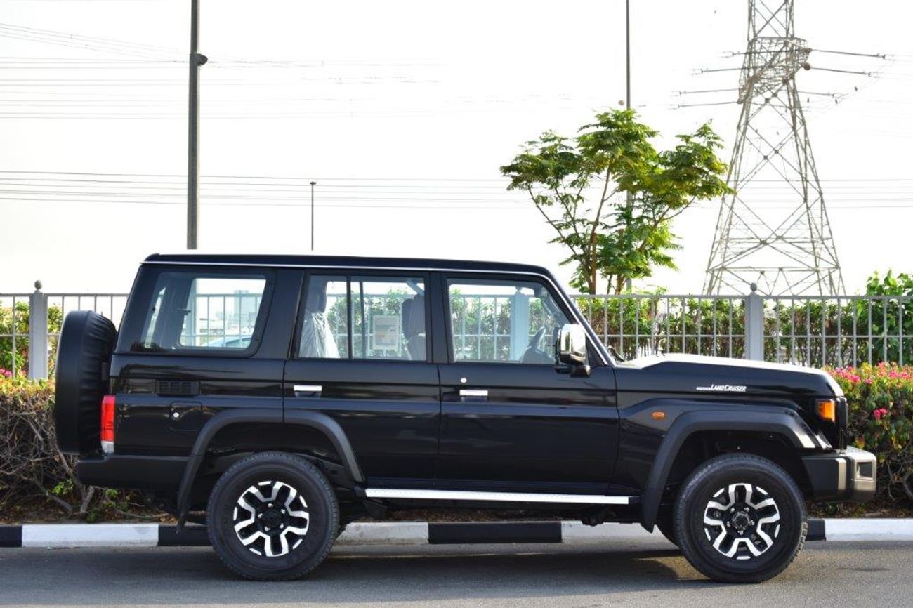 تويوتا لاند كروزر 70 S-DLX 2.8L (5 Door)