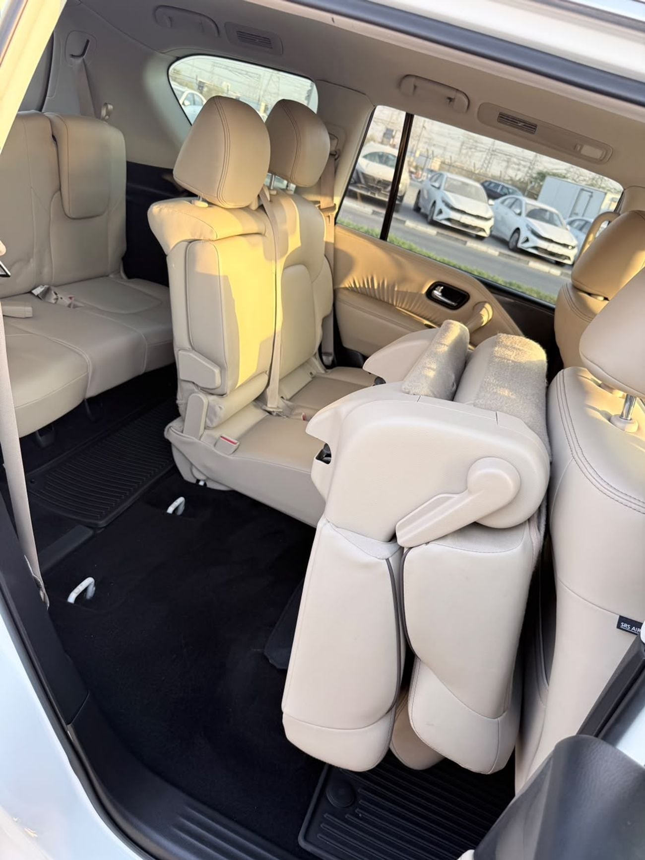 Nissan Armada SL Nissan Armada SV 2022