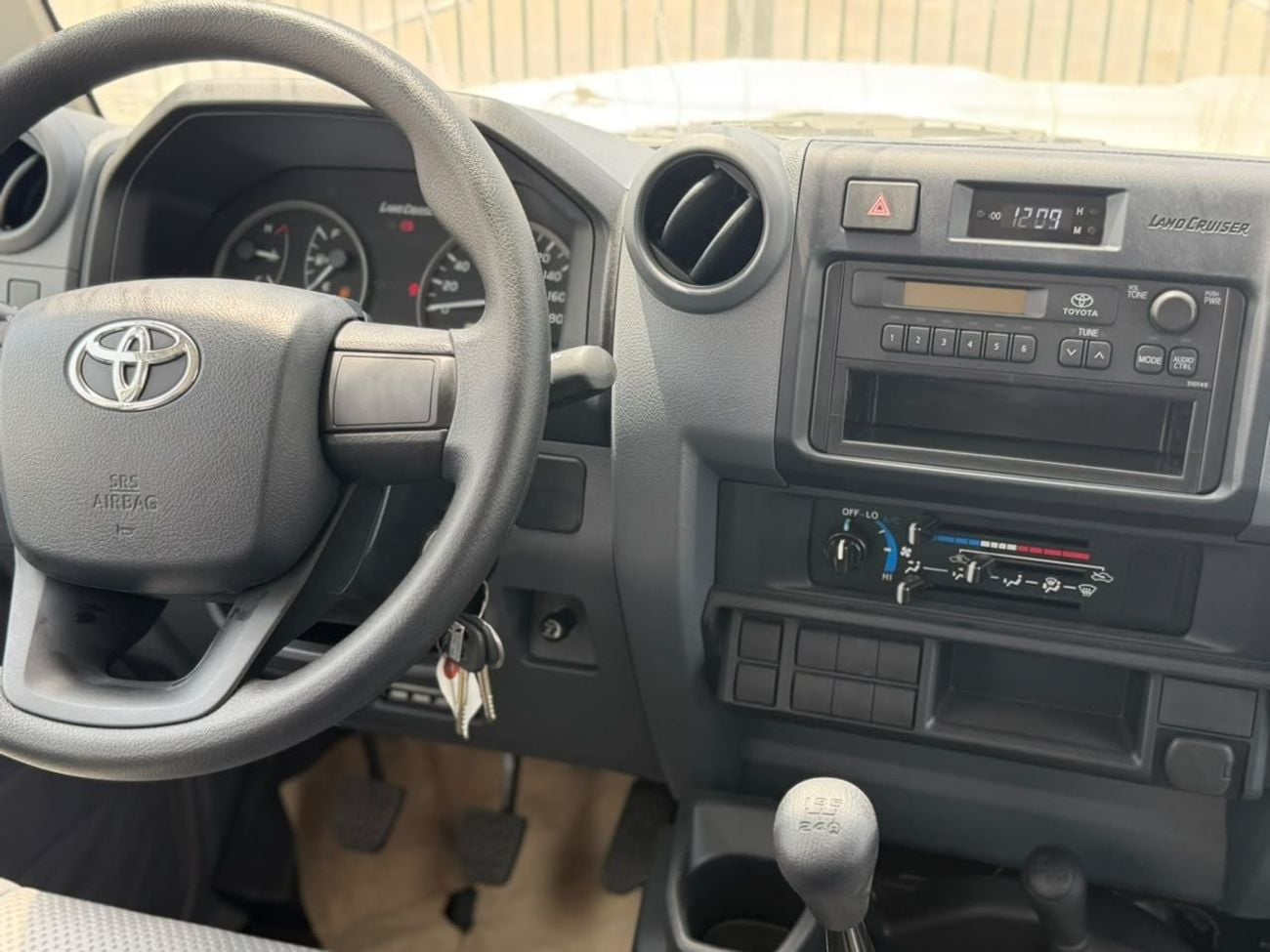 Toyota Land Cruiser 70 LC76 LX TOYOTA LC76 4.2 MT 2026 BASIC NO DIFF LOCK
